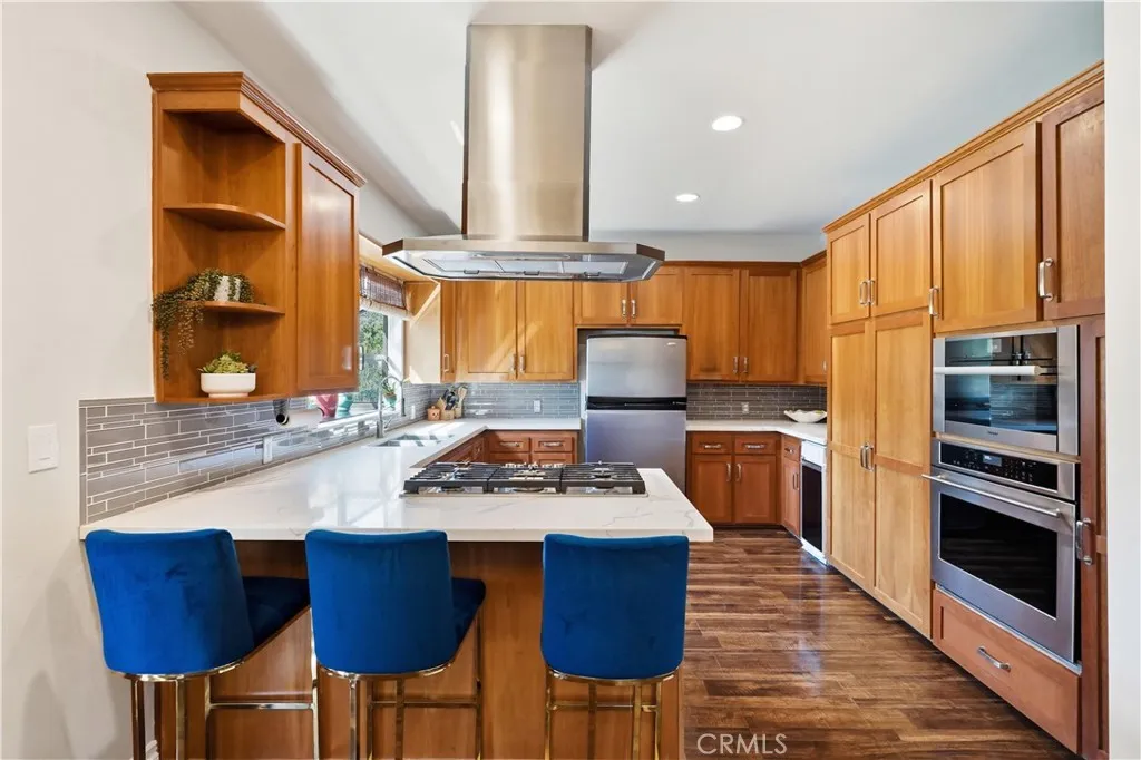 5244 Baza, Woodland Hills, California 91364 home-pic-5