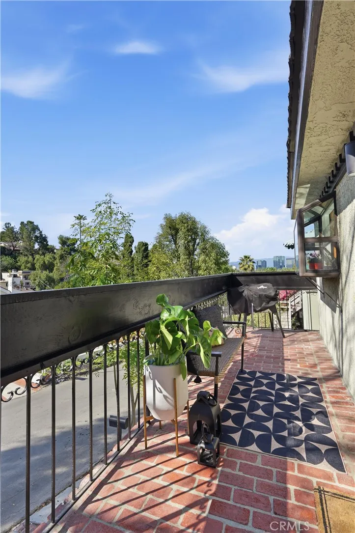 5244 Baza, Woodland Hills, California 91364 home-pic-22