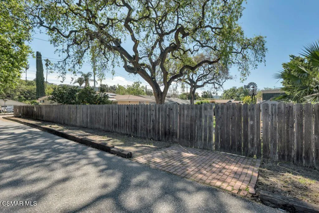 685 Paige Lane, Thousand Oaks, California 91360 home-pic-36
