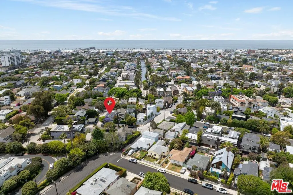 2615 Beach Avenue, Venice, California 90291 home-pic-24