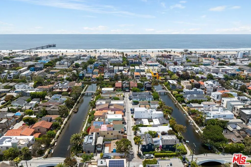 2615 Beach Avenue, Venice, California 90291 home-pic-23