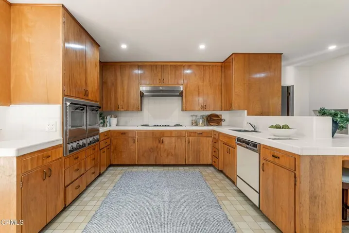 23-62-web-or-mls-203-oaklawn-ave