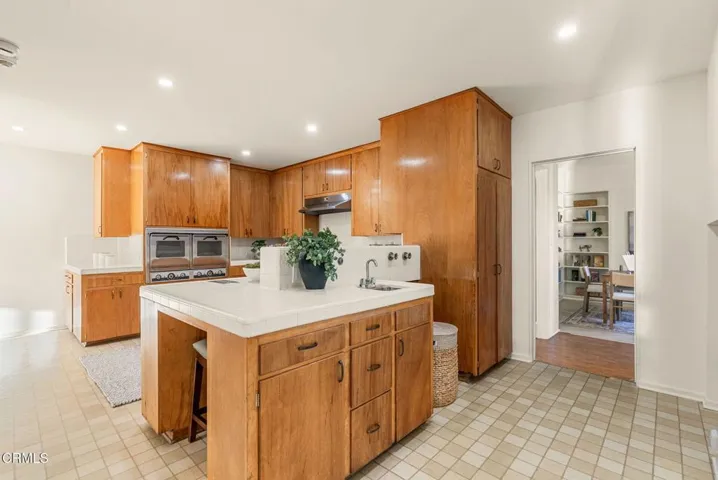 25-68-web-or-mls-203-oaklawn-ave