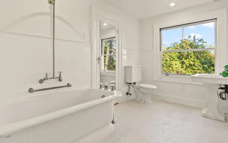 35-24-web-or-mls-203-oaklawn-ave-2