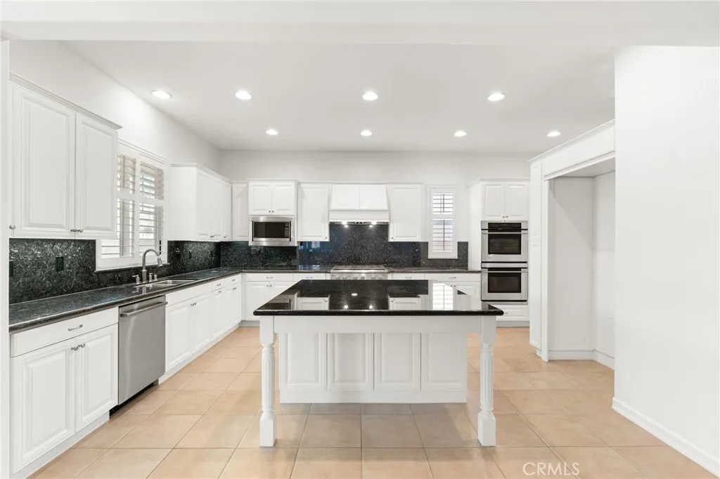 22383 Quiet Bay, Corona, California 92883 home-pic-9