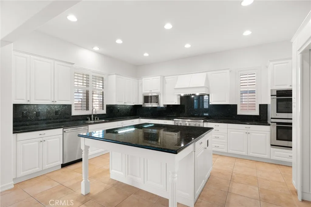 22383 Quiet Bay, Corona, California 92883 home-pic-10