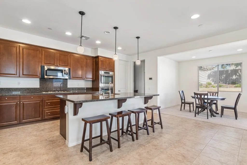 37761 Apache Plume Drive, Murrieta, California 92563 home-pic-11