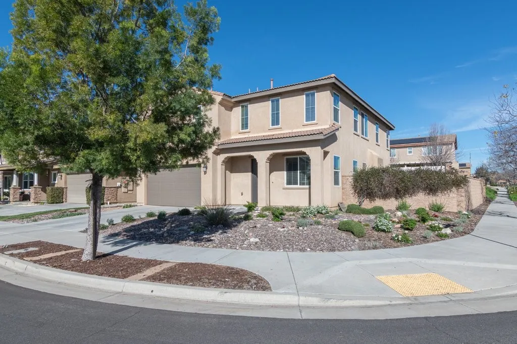 37761 Apache Plume Drive, Murrieta, California 92563 home-pic-2