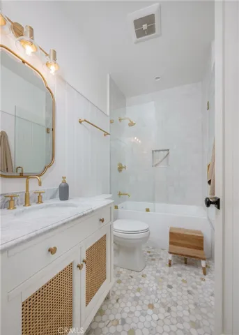 153 Granada Avenue, Long Beach, California 90803