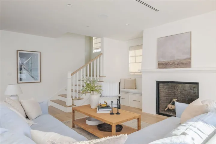 153 Granada Avenue, Long Beach, California 90803