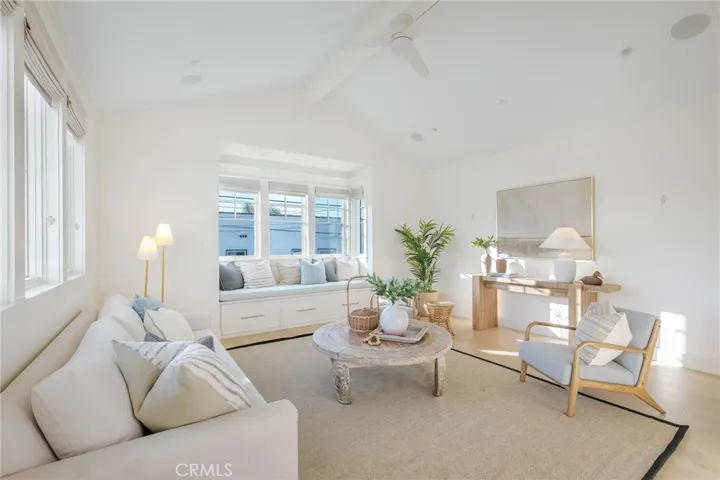 153 Granada Avenue, Long Beach, California 90803