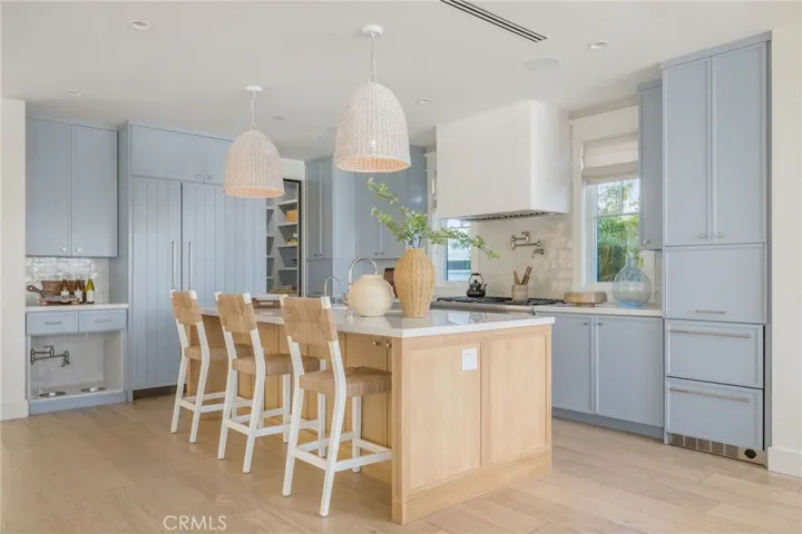 153 Granada Avenue, Long Beach, California 90803