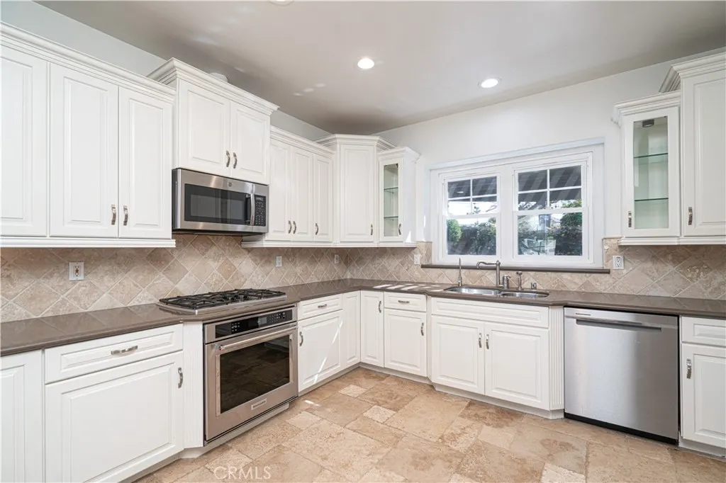308 Cleveland, Huntington Beach, California 92648 home-pic-10