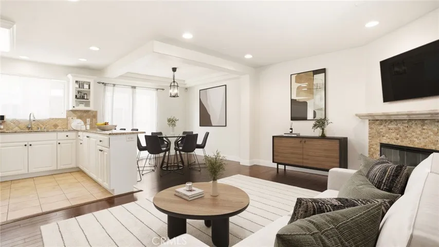 10752 Hortense 3, North Hollywood, California 91602