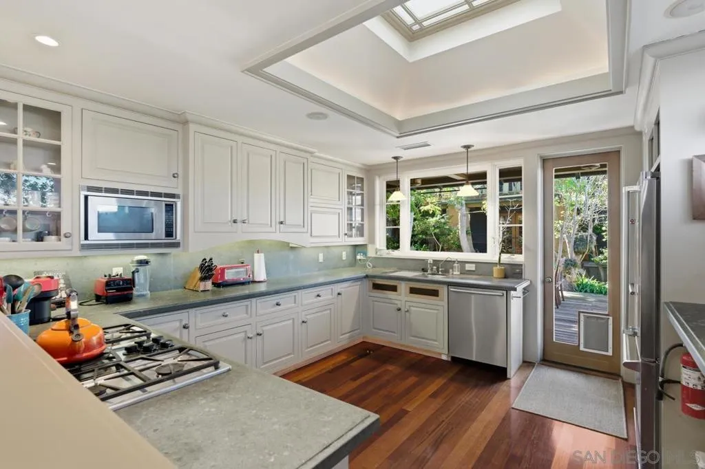 4511 Santa Cruz Avenue, San Diego, California 92107 home-pic-45