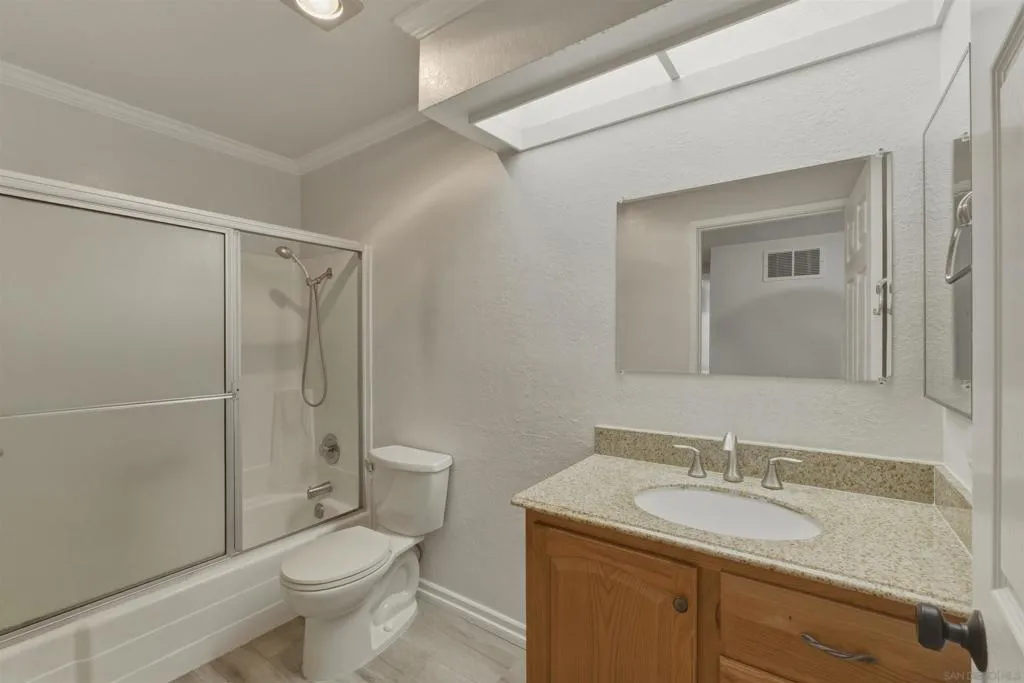 9229 Village Glen Dr 136, San Diego, California 92123 home-pic-18