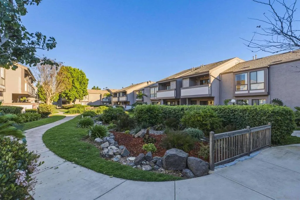 9229 Village Glen Dr 136, San Diego, California 92123 home-pic-24