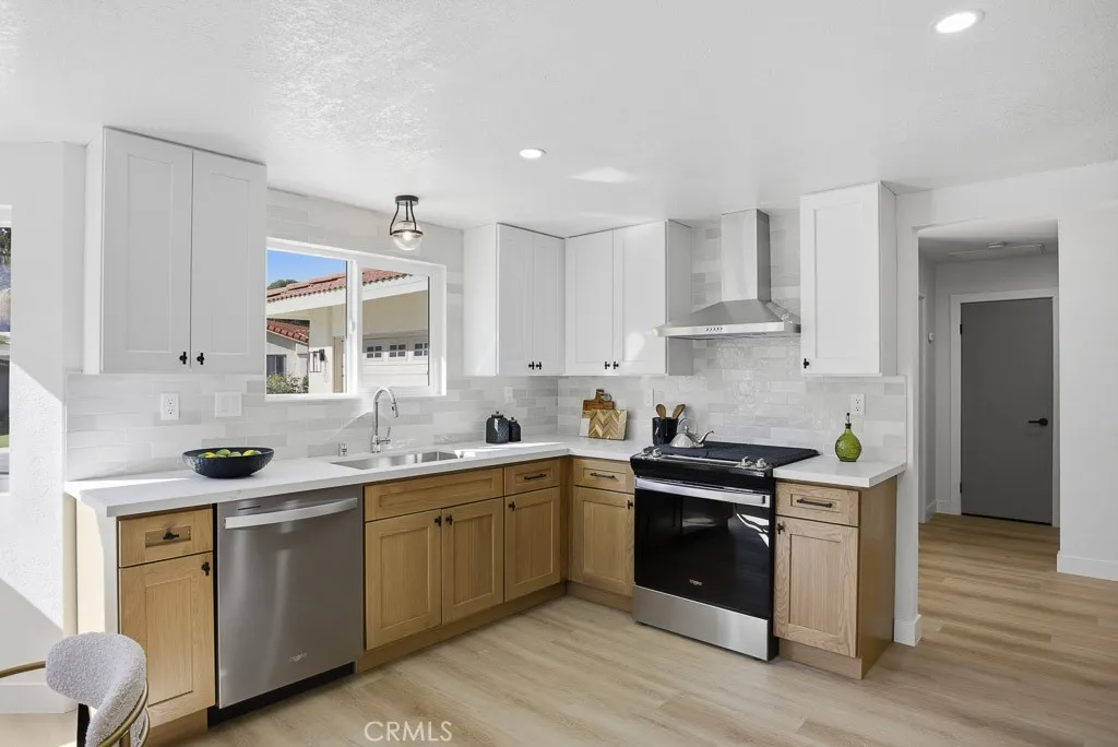 1069 Belleza Street, Camarillo, California 93012 home-pic-15
