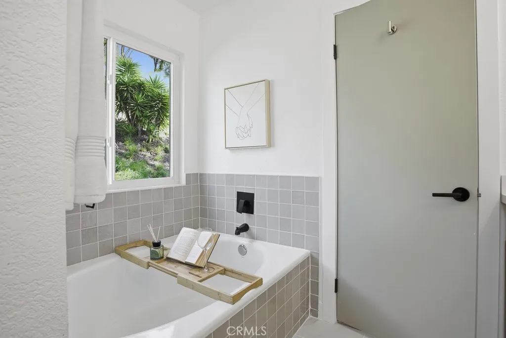 1069 Belleza Street, Camarillo, California 93012 home-pic-27