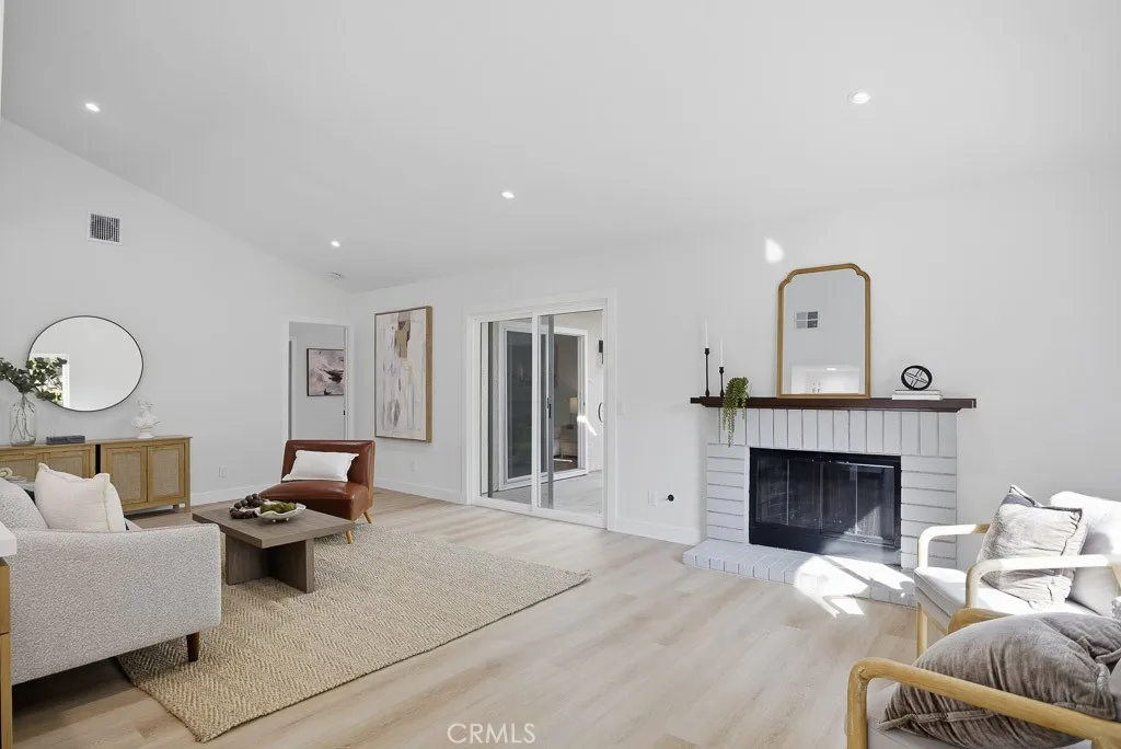 1069 Belleza Street, Camarillo, California 93012 home-pic-7