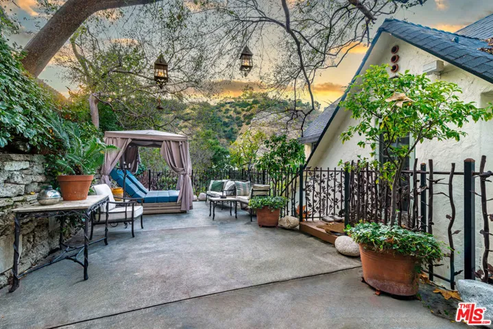 8066 Woodland Lane, Los Angeles, California 90046
