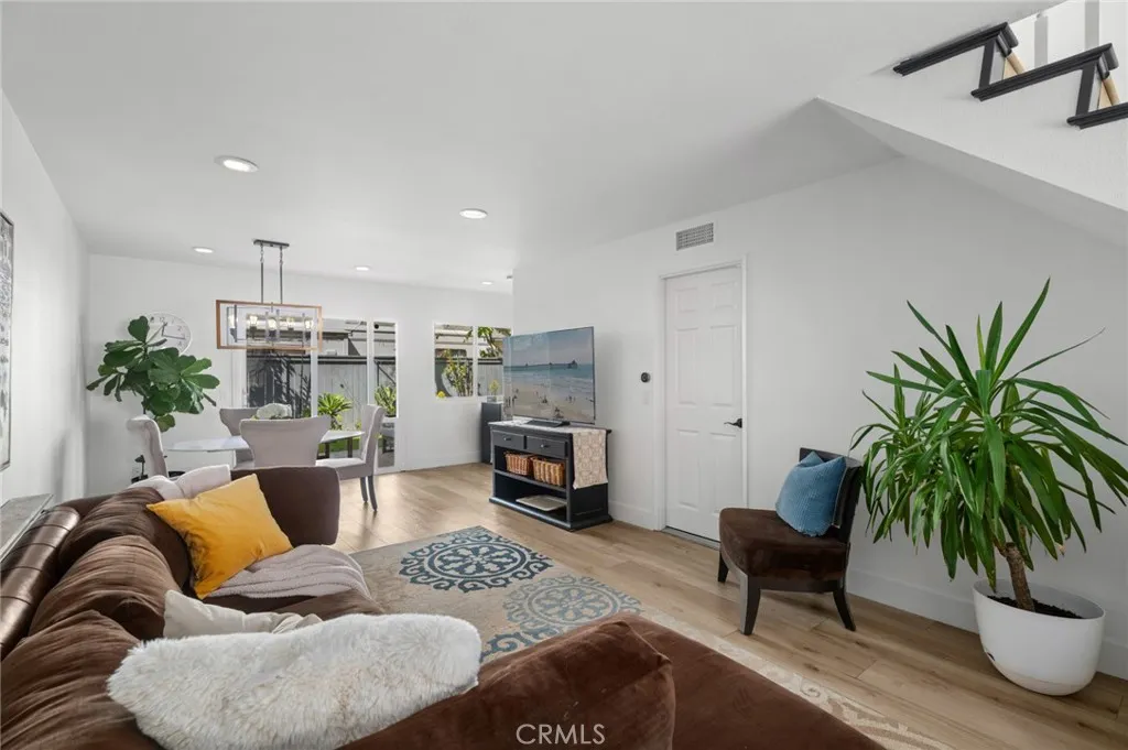133 Cecil Place B, Costa Mesa, California 92627 home-pic-3