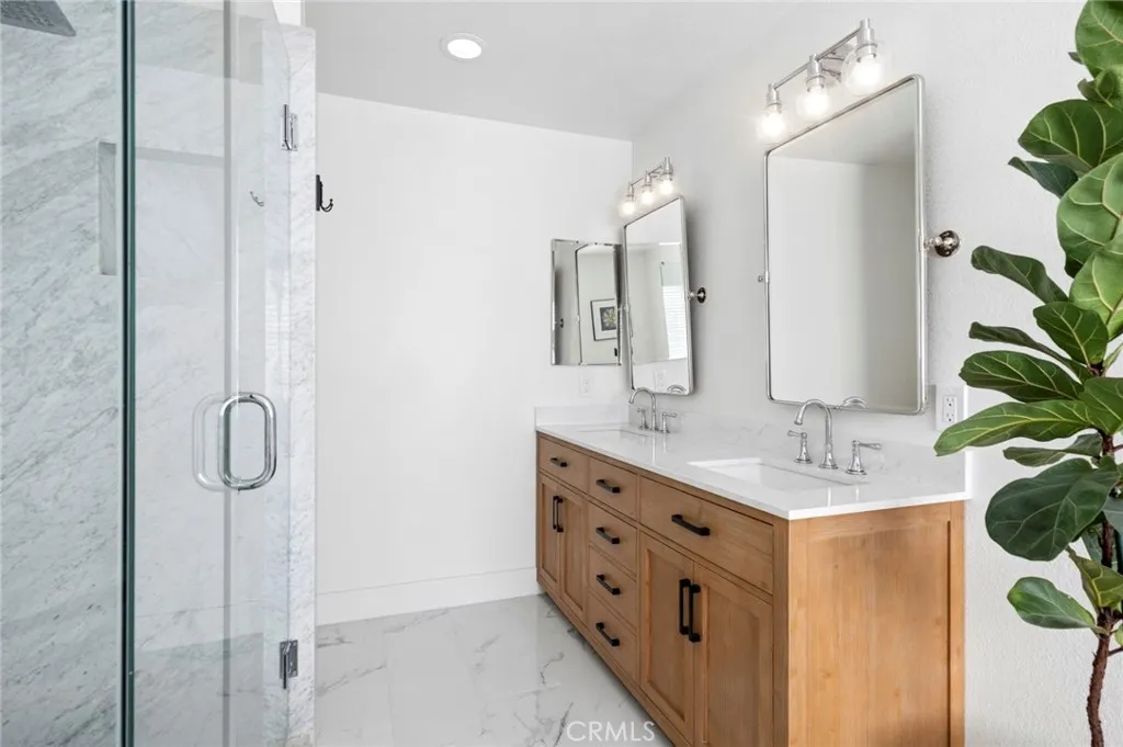 133 Cecil Place B, Costa Mesa, California 92627 home-pic-17