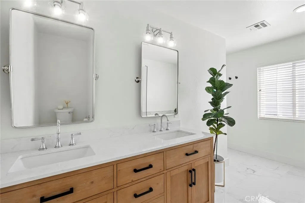 133 Cecil Place B, Costa Mesa, California 92627 home-pic-16