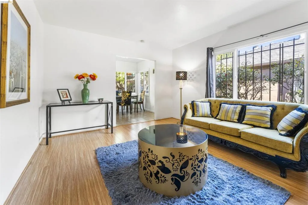 6504 6504 Bancroft Ave, Oakland, California 94605 home-pic-4