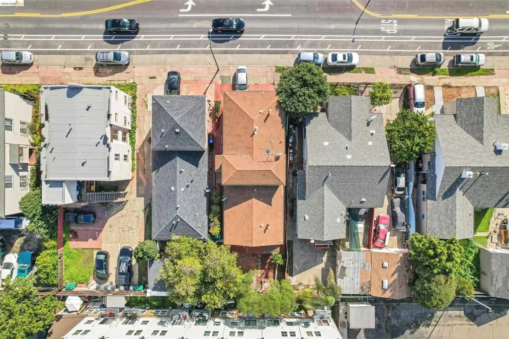 6504 6504 Bancroft Ave, Oakland, California 94605 home-pic-14