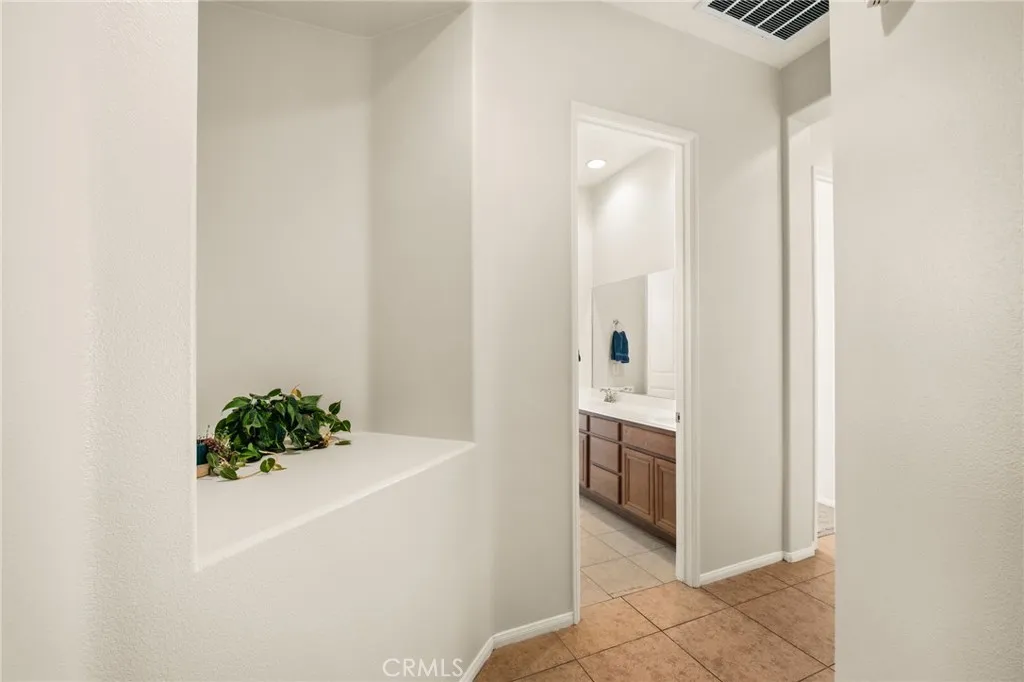 4683 Viaggio Circle, Jurupa Valley, California 92509 home-pic-28