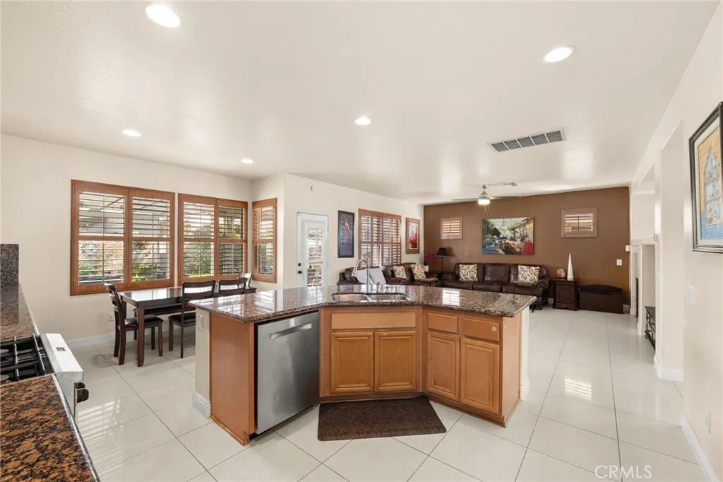 12554 Desert Springs, Eastvale, California 91752 home-pic-10