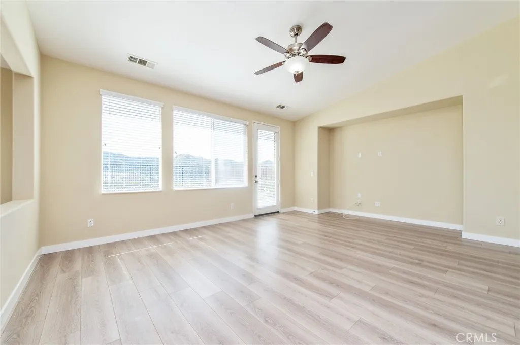 34137 Camelina, Lake Elsinore, California 92532 home-pic-9