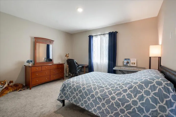 guest bed w/ ensuite