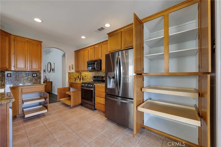 Pull-out Drawers
