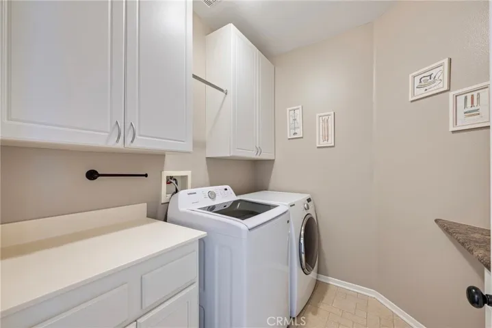 Indoor Laundry Room w/ ample storage