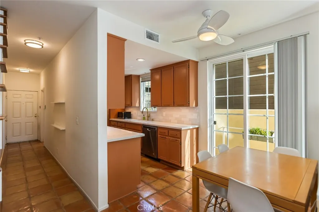 11445 Moorpark, Studio City, California 91602 home-pic-18
