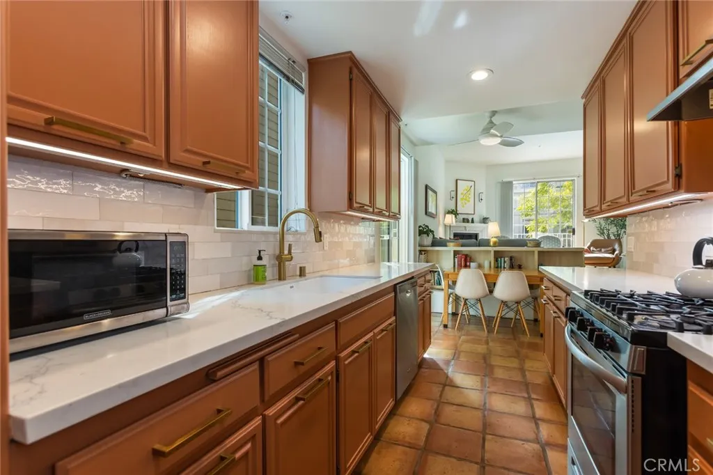 11445 Moorpark, Studio City, California 91602 home-pic-15