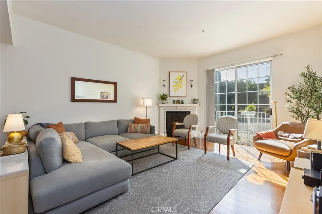 11445 Moorpark, Studio City, California 91602 home-pic-3