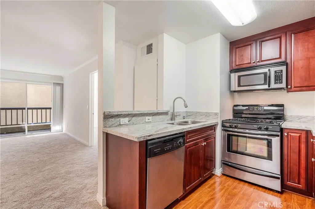 5535 Canoga Avenue 218, Woodland Hills, California 91367 home-pic-7
