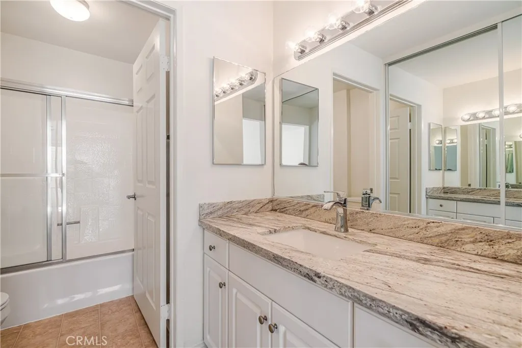5535 Canoga Avenue 218, Woodland Hills, California 91367 home-pic-11