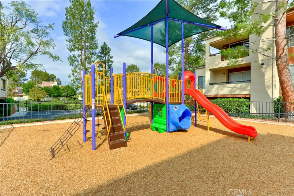 5535 Canoga Avenue 218, Woodland Hills, California 91367 home-pic-19