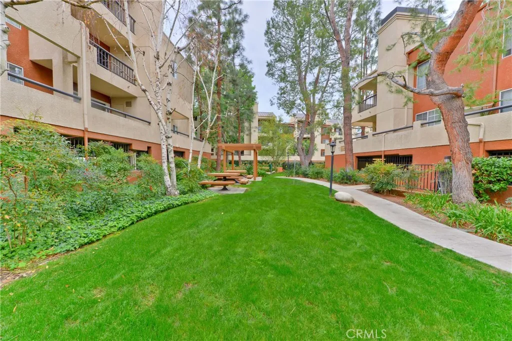 5535 Canoga Avenue 218, Woodland Hills, California 91367 home-pic-20