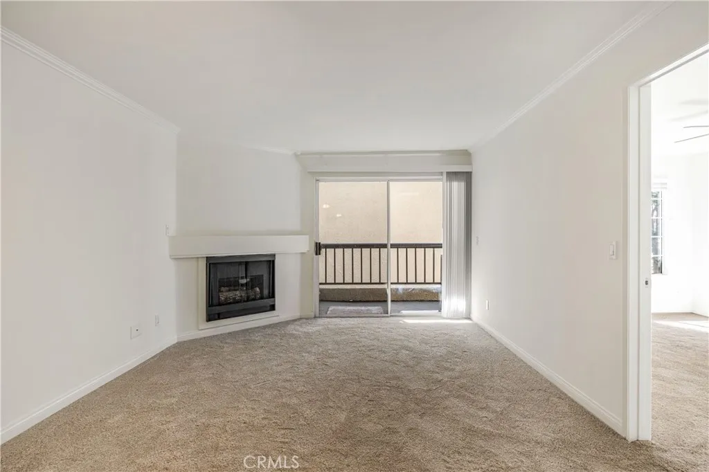 5535 Canoga Avenue 218, Woodland Hills, California 91367 home-pic-2