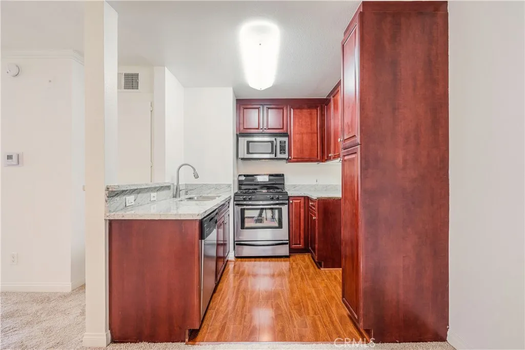 5535 Canoga Avenue 218, Woodland Hills, California 91367 home-pic-6