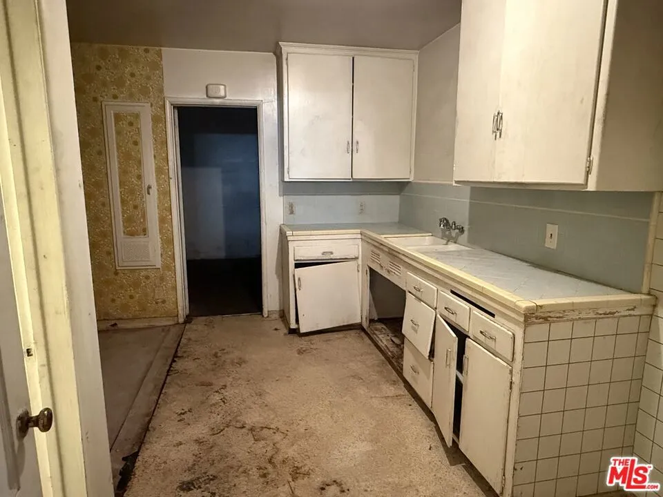3520 Carmona Avenue, Los Angeles, California 90016 home-pic-9