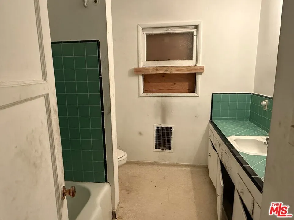 3520 Carmona Avenue, Los Angeles, California 90016 home-pic-4