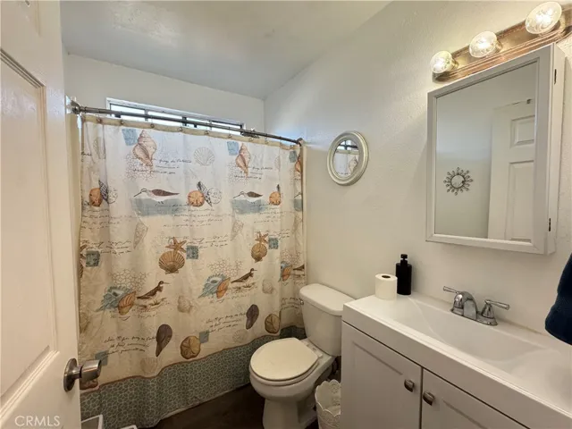 Unit B Bathroom