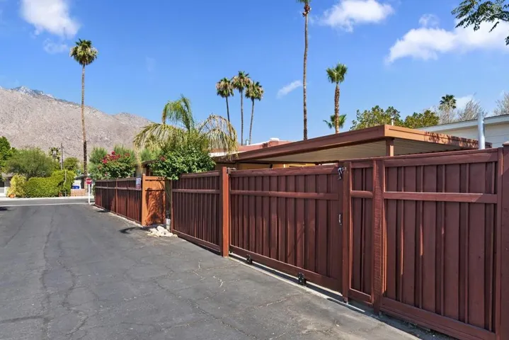 4 Arapahoe Gated Entrance