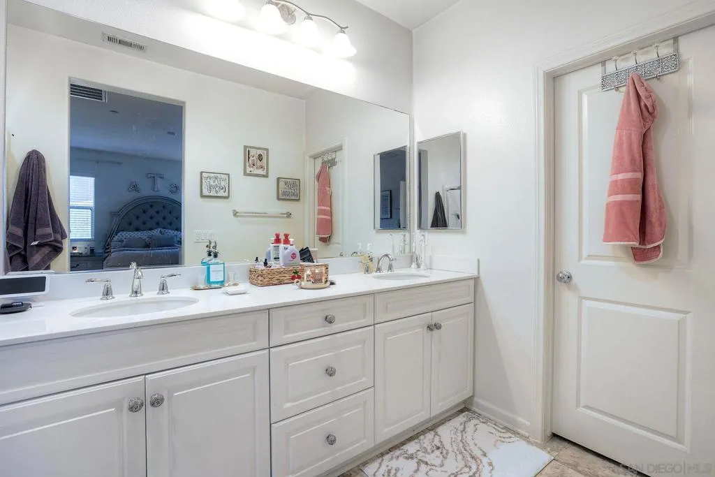 35430 Marabella Ct, Winchester, California 92596 home-pic-14